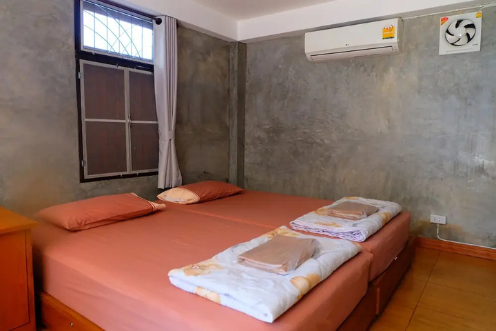 Room 5 of 13