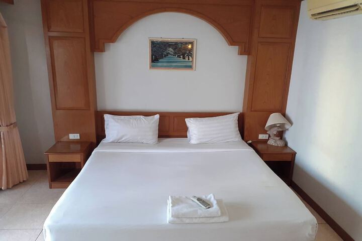 Room 13 of 29