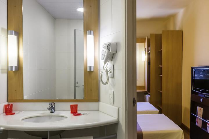 Room 17 of 56