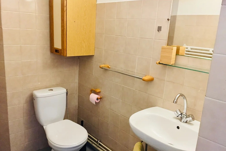 Room 6 of 11