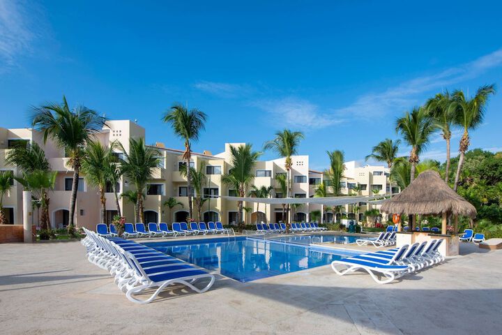 Hotel with Pool