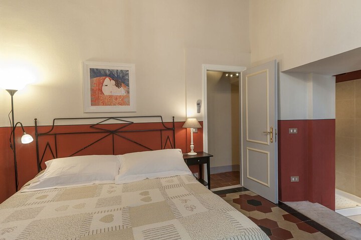 Room 12 of 28