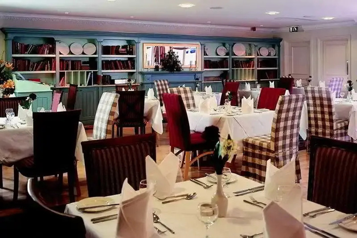 Dining 4 of 4