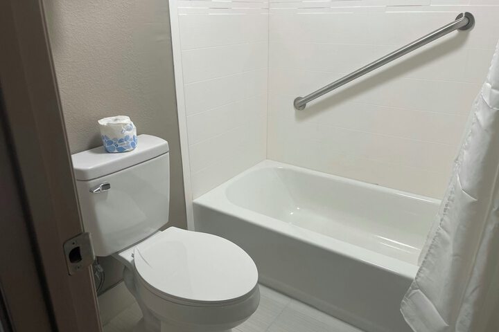 Room 9 of 13
