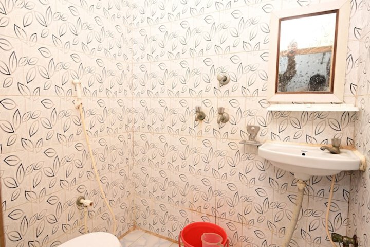 Room 13 of 20