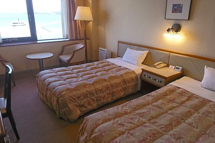 Room 12 of 93