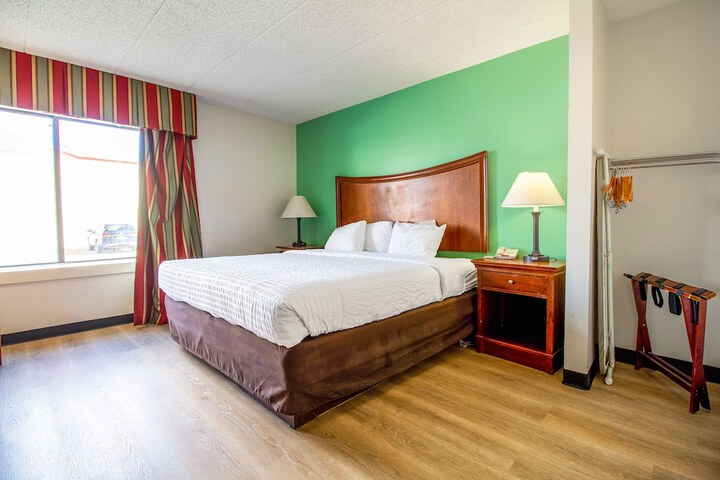 1 King Bed (13 of 38)