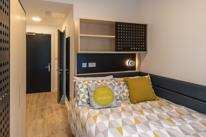 Room 2 of 14