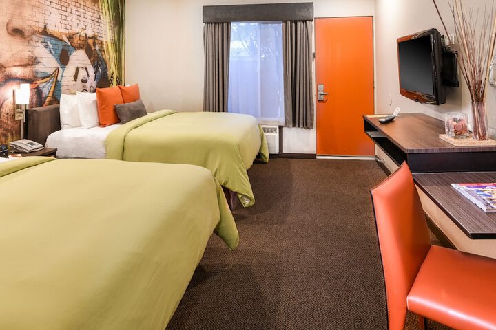 Room 16 of 40