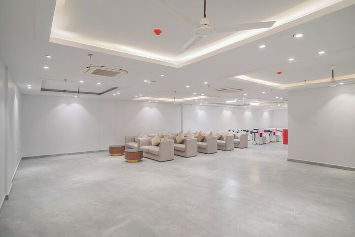 Ballroom/Hall 38 of 47