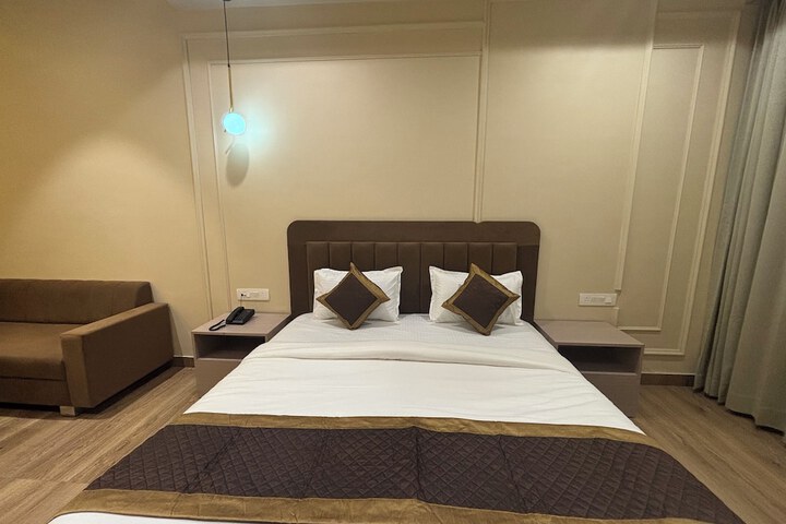 Room 16 of 30