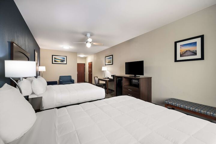 2 Queen Beds Flat Screen Television Microwave and Refrigerator High Speed Internet A (6 of 14)