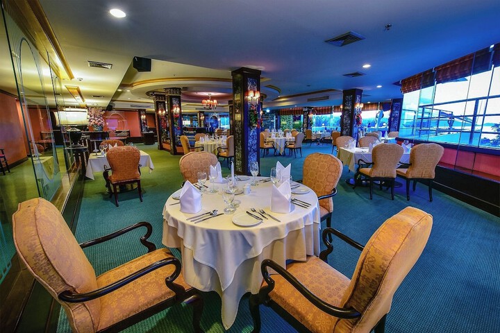 Dining 102 of 143