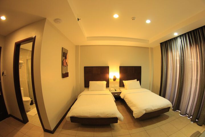 Room 30 of 68