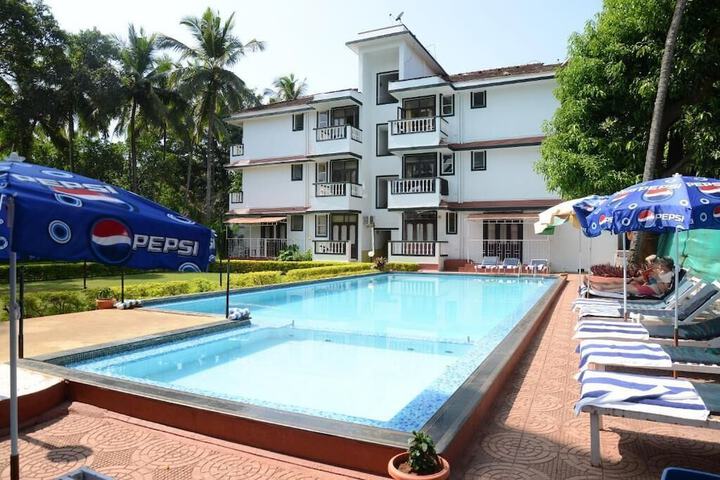 Pool Hotel