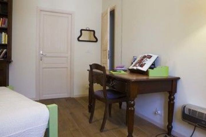 Room 6 of 11