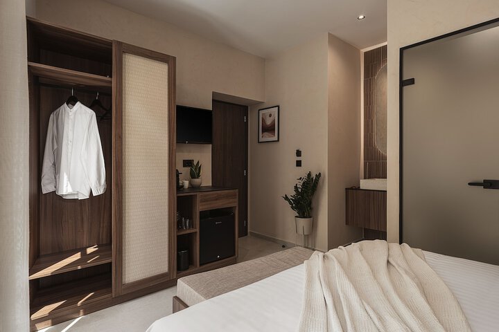 Room 9 of 120