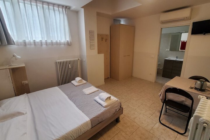 Room 48 of 103