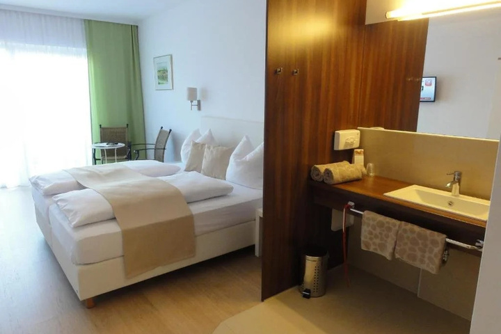 Room 1 of 9