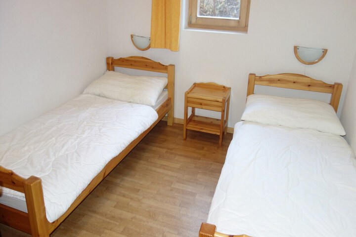 Room 5 of 40