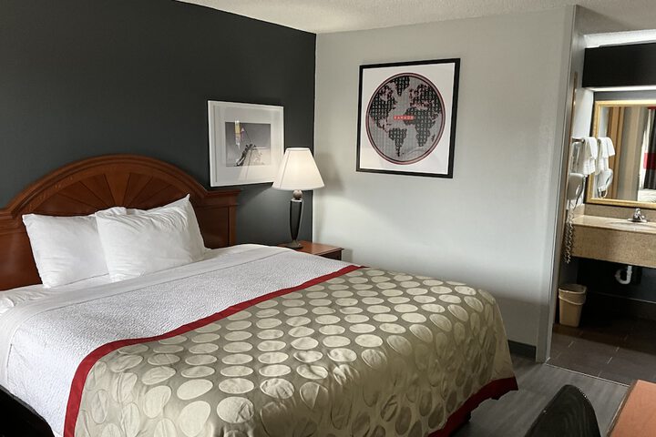 1 King Bed (7 of 13)