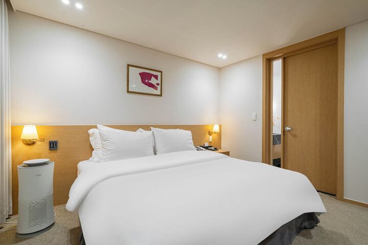 Room 30 of 83