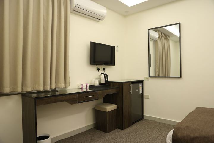 Room 11 of 28