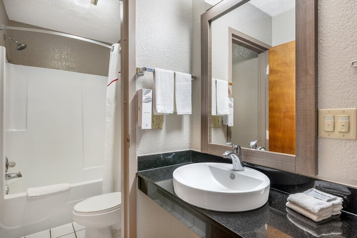 Superior King Bed (3 of 13)