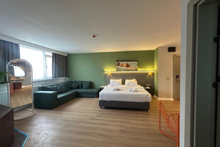 Room 96 of 222
