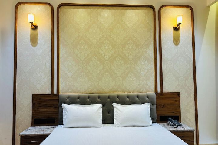 Room 2 of 20