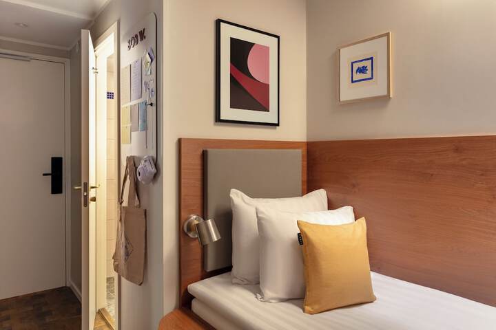 Room 3 of 37