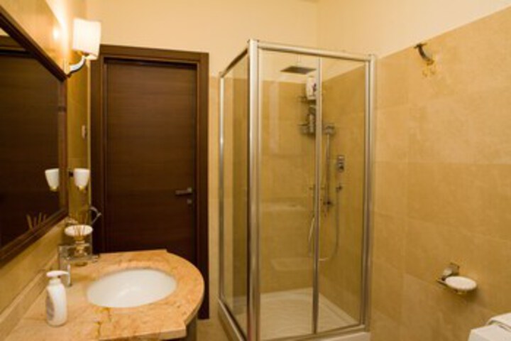 Room 9 of 25