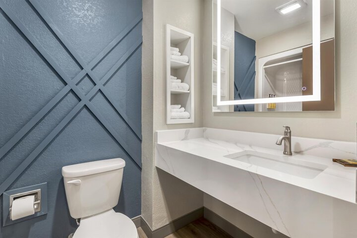 Room 32 of 45