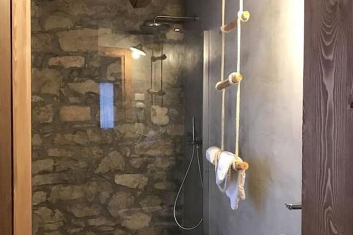 Room 6 of 15