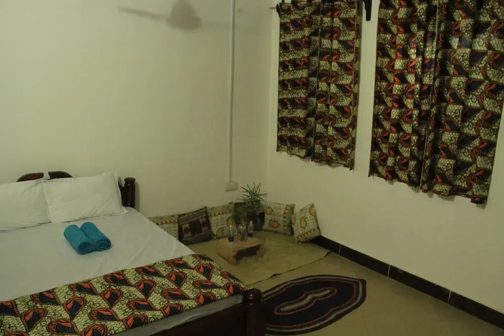 Room 4 of 12