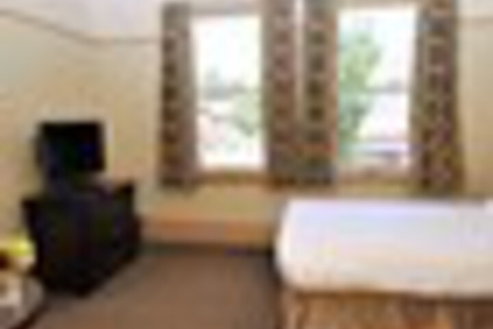 Room 26 of 153