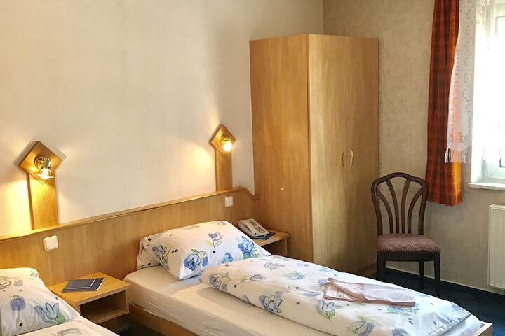 Room 4 of 13