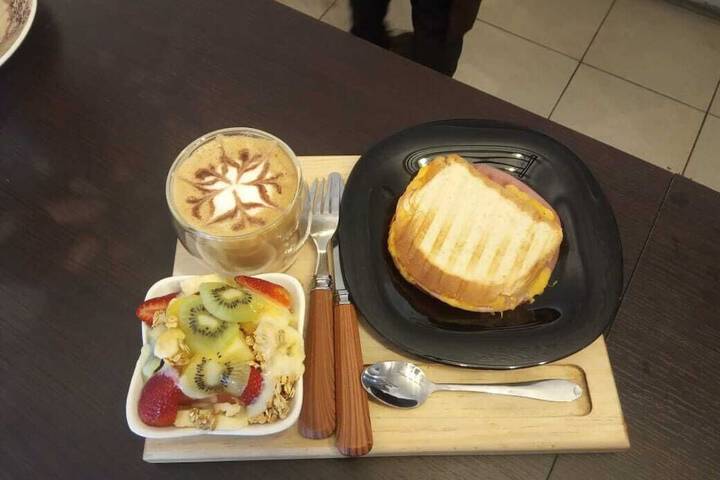 Breakfast/Coffee Service 86 of 102