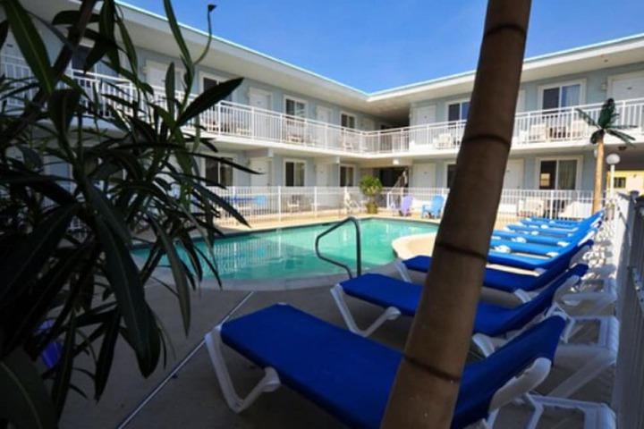 Pool 31 of 38