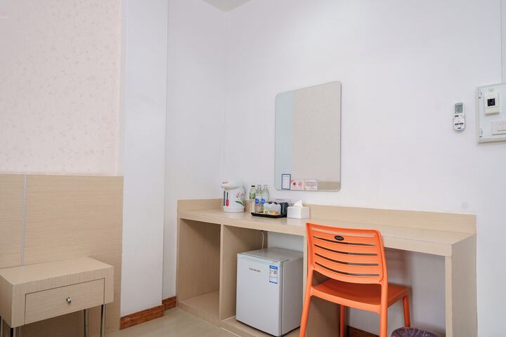 Room 13 of 48