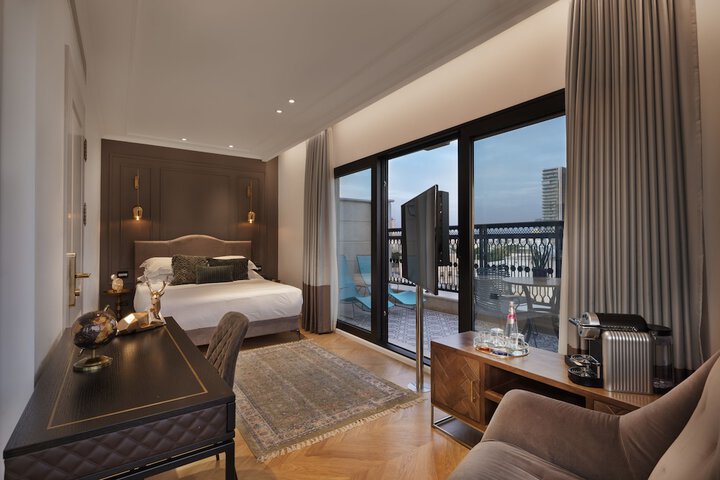 Room 11 of 49