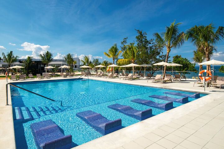 Hotel with Pool