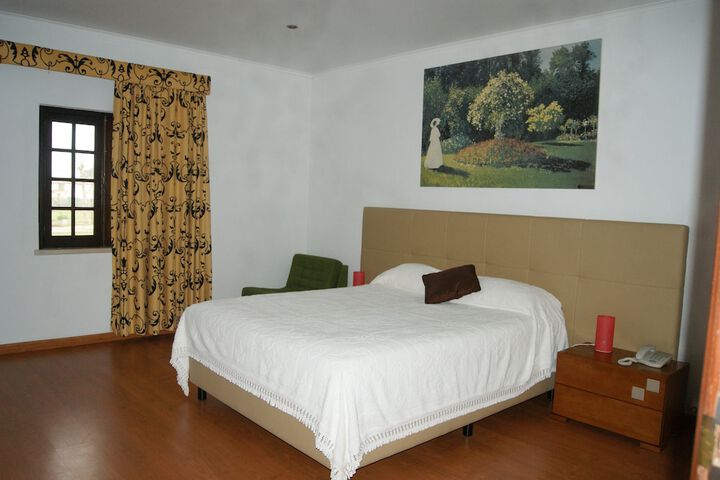 Room 9 of 47