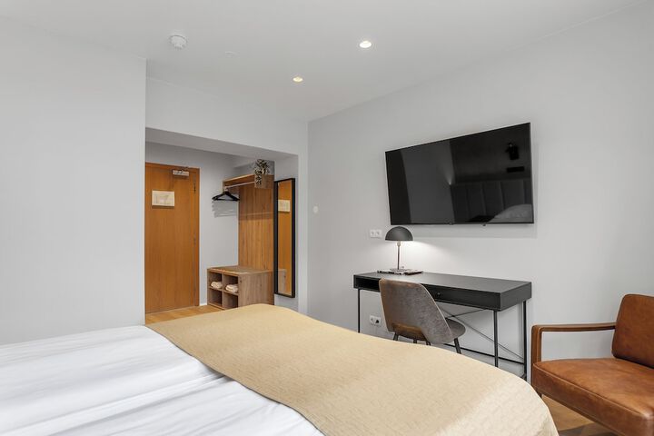 Room 34 of 52