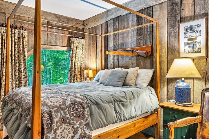 Snug Hug Queen Suite with Fireplace (54 of 131)