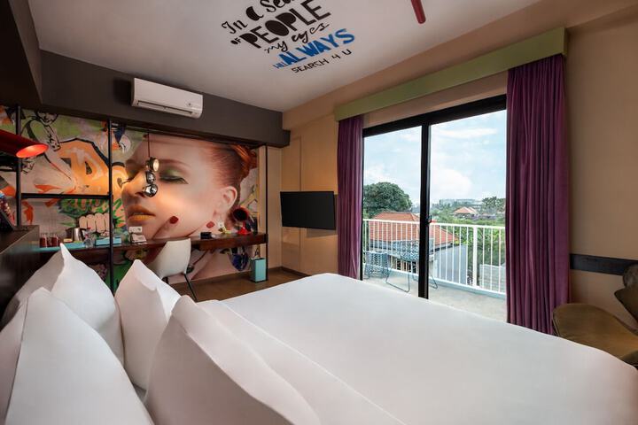 Room 6 of 43