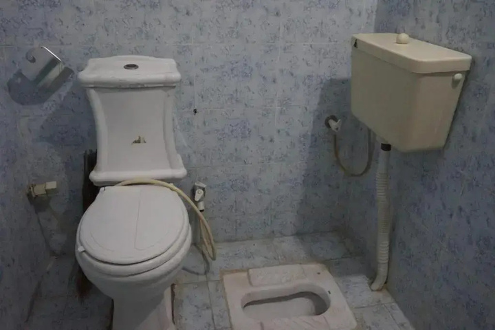 Room 8 of 12