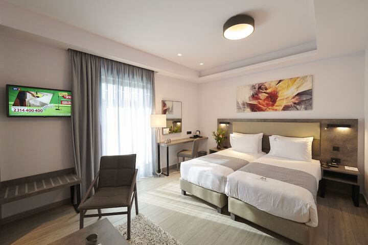 Room 7 of 37