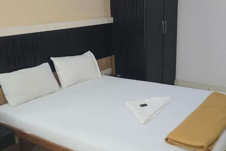 Room 4 of 17