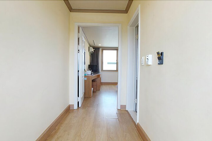 Ballroom/Hall 8 of 16